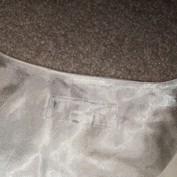 Fancy sleeveless v-neck top - Picture 5 of 15